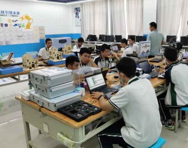 讲堂质量提高的重要渠道是教育数字基础设备的全体提高 讲堂质量提高的重要渠道是教育数字基础设备的全体提高